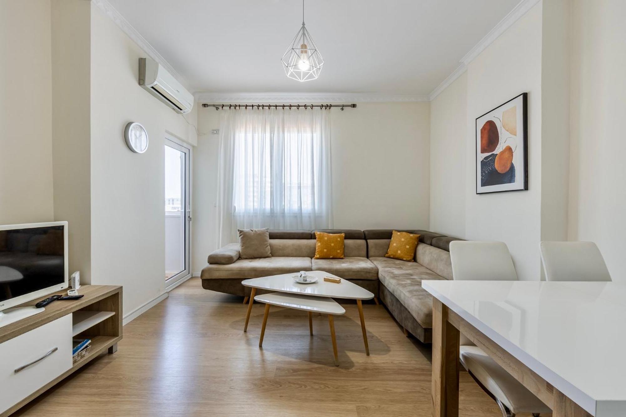 Peaceful In Center Apartment