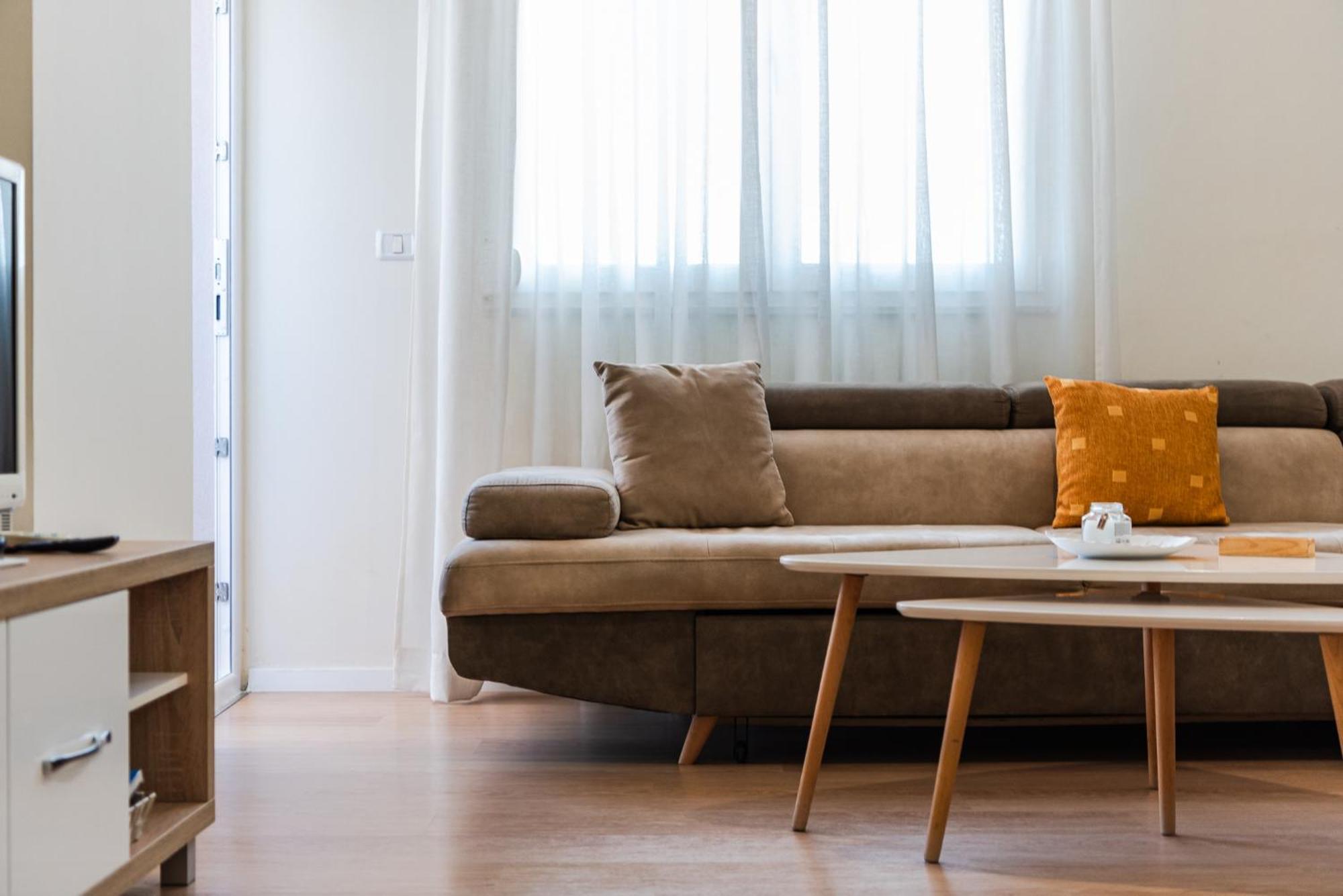 Peaceful In Center Apartment *